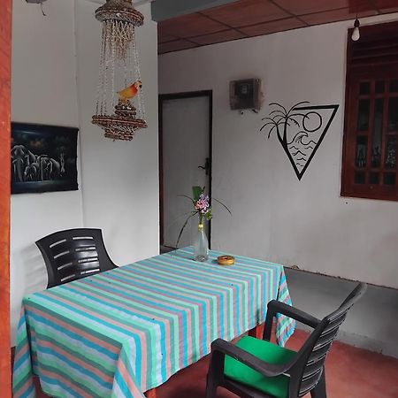 Yunal'S Place Matara Room photo